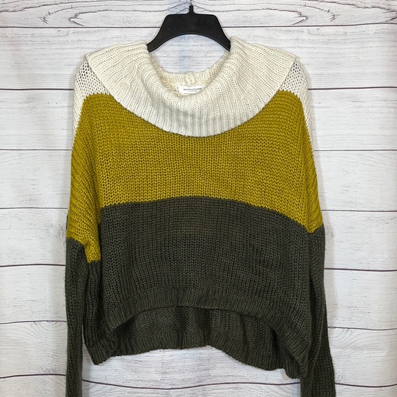 beachlunchlounge Sweaters - Beachlunchlounge Color block Olive, cream, mustard yellow Turtleneck sweater